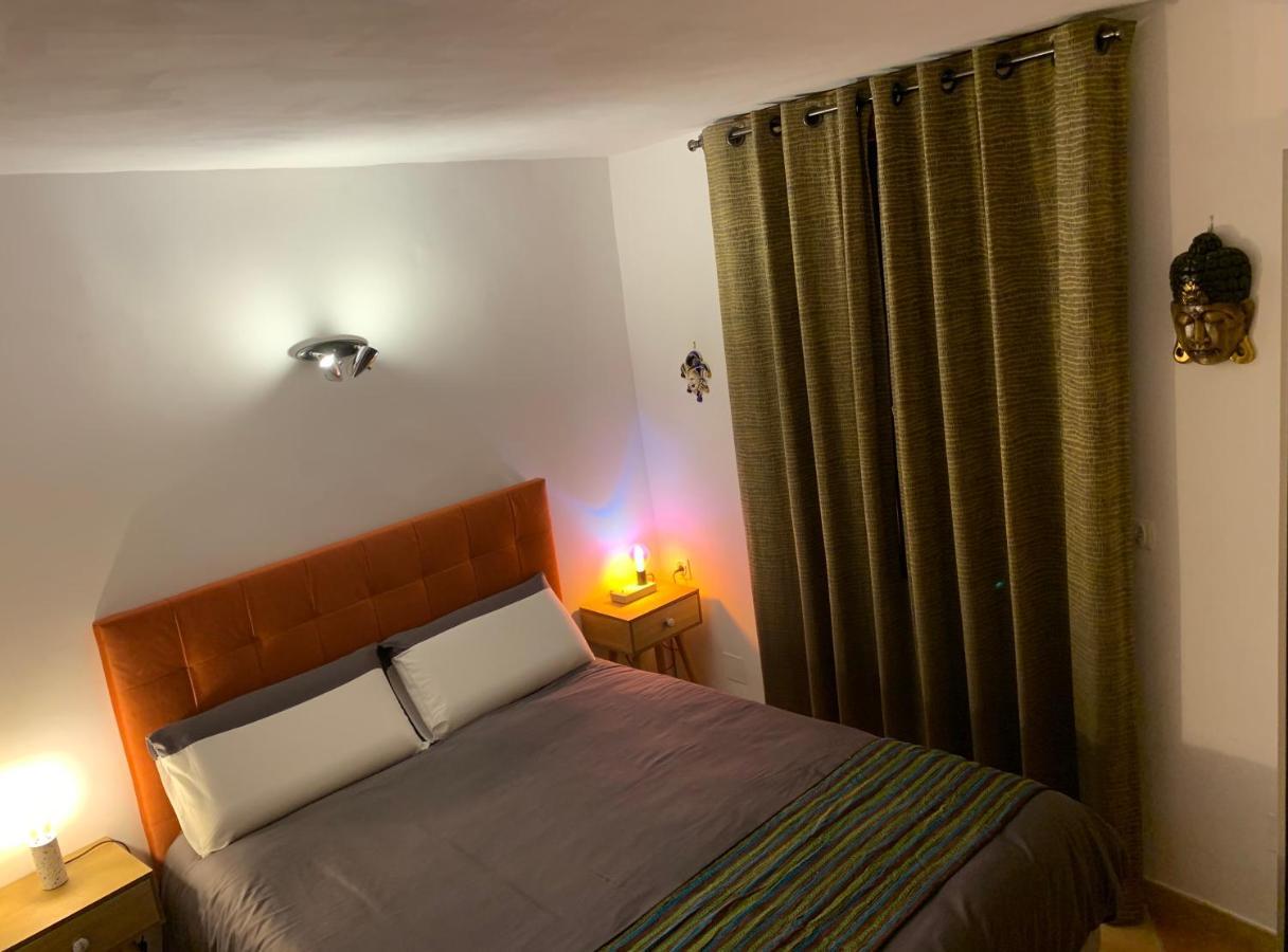 Pila & Bed Montpellier Centre Corum Comedie - Chambre Calme Climatisee - Quiet Air-Conditioned Room Екстериор снимка